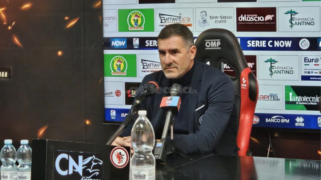 Immagine in evidenza: mister Cristiano Lucarelli - crediti: foto di Mario Mescia/lagoleada.it (RIPRODUZIONE VIETATA)