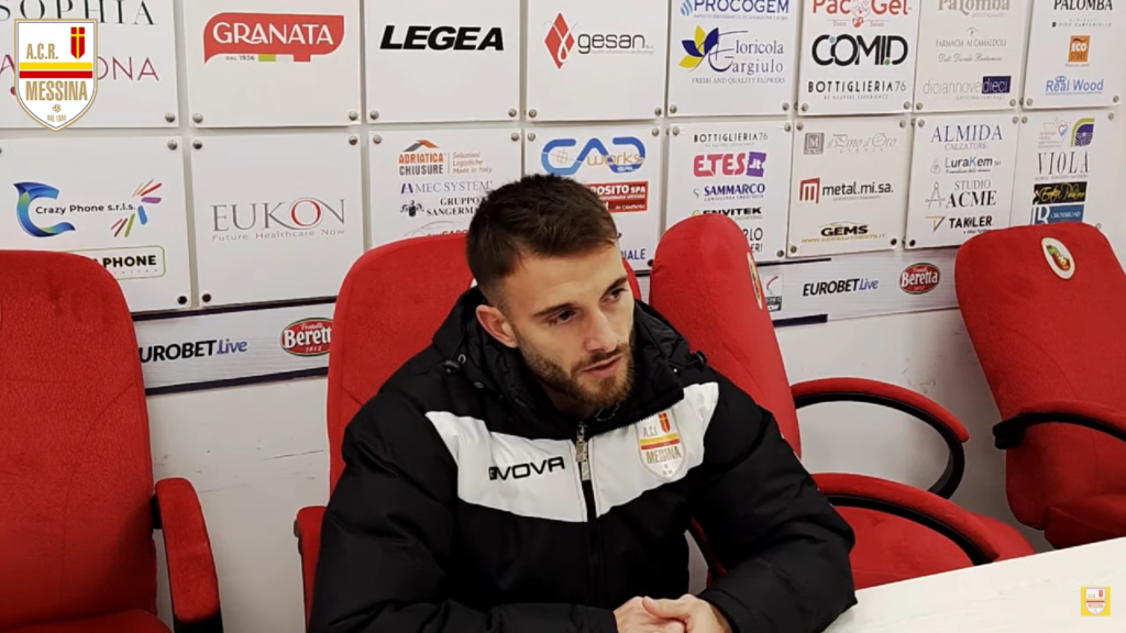 Immagine in evidenza: Marco Rosafio - crediti foto: canale ufficiale YouTube ACR Messina 1900 (frame da video)
