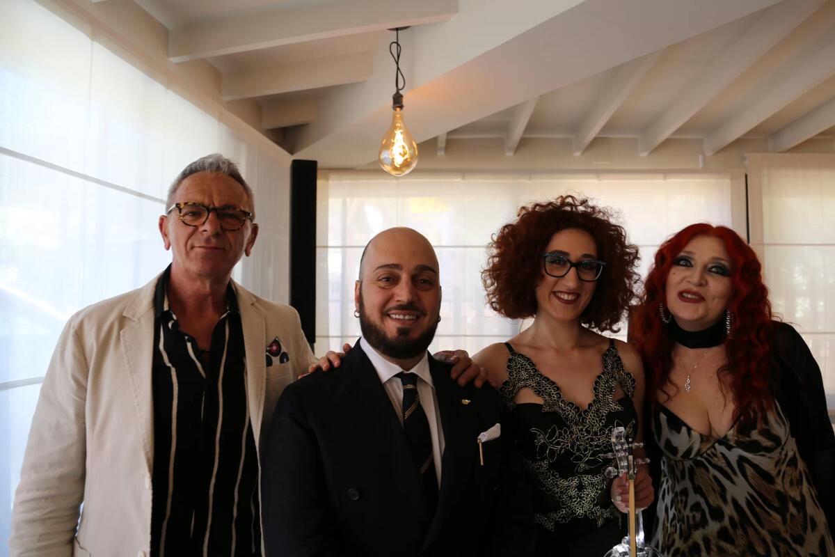 L’incontro tra Eccellenze: Lo Chalet Royal celebra i vini dell’Ornellaia (FOTOGALLERY – VIDEO) - L’incontro tra Eccellenze: Lo Chalet Royal celebra i vini dell’Ornellaia (FOTOGALLERY – VIDEO)
L'atteso evento enogastronomico "Chalet Royal" è tornato domenica 7 aprile in Puglia, portando con sé un'atmosfera di raffinatezza e un'esperienza culinari