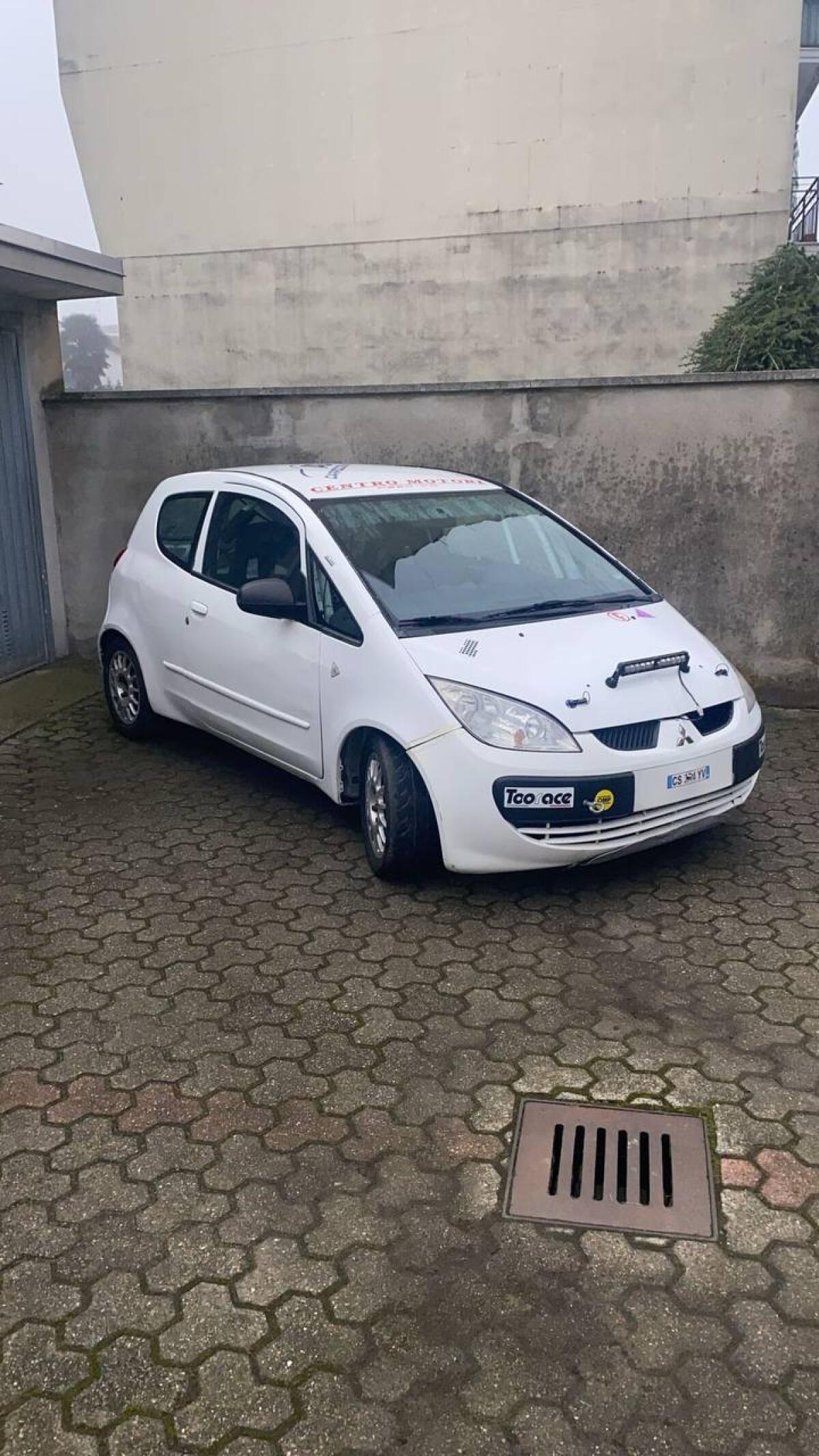 Due Canavesani una Colt a caccia del Crz con i colori della Novara Corse - 