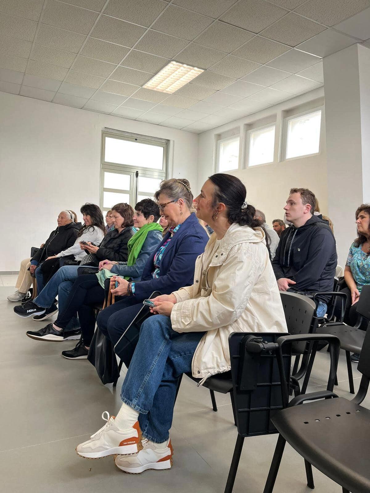 ORSA. Dall’America per scoprire Orsara: la visita di 27 ‘orsaresi’ della Pennsylvania - ORSA Dall’America per scoprire Orsara: la visita di 27 ‘orsaresi’ della Pennsylvania
ORSA Dall’America per scoprire Orsara: la visita di 27 ‘orsaresi’ della Pennsylvania