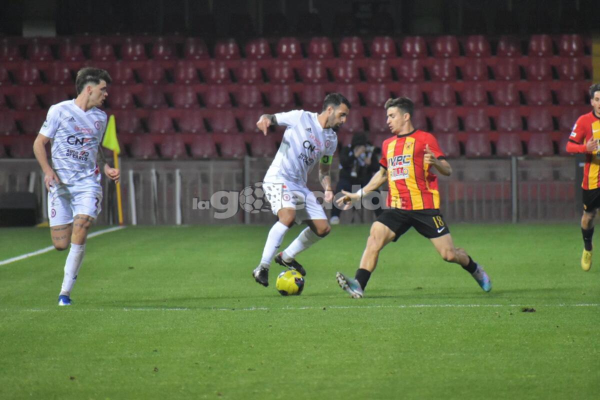 Foggia, centrocampo da ridisegnare: si va verso... - Immagine in evidenza: uno scatto di Benevento-Foggia (Serie C - girone C 2023/24) - crediti: foto di Luigia Spinelli (RIPRODUZIONE VIETATA)