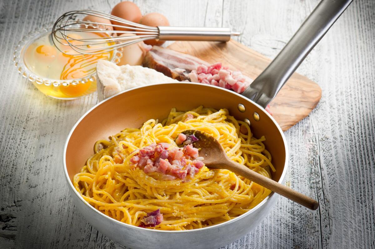 Carbonara day (6 aprile): compie 70 anni il piatto più amato e replicato al mondo - 10250840 - spaghetti carbonara on casserole