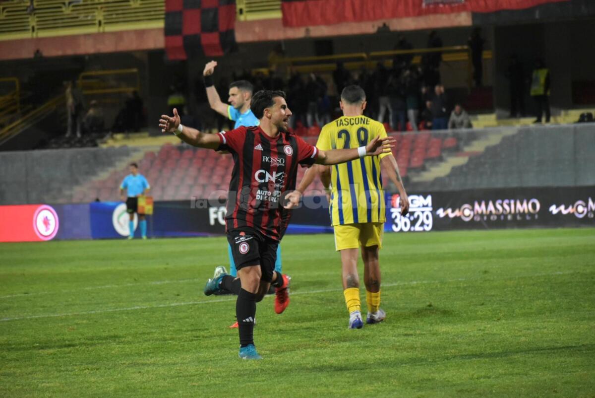 Foggia-Audace Cerignola 1-2, risultato finale - Immagine in evidenza: uno scatto di Foggia-Audace Cerignola (Serie C - girone C 2023/24) - crediti: foto di Luigia Spinelli (RIPRODUZIONE VIETATA)