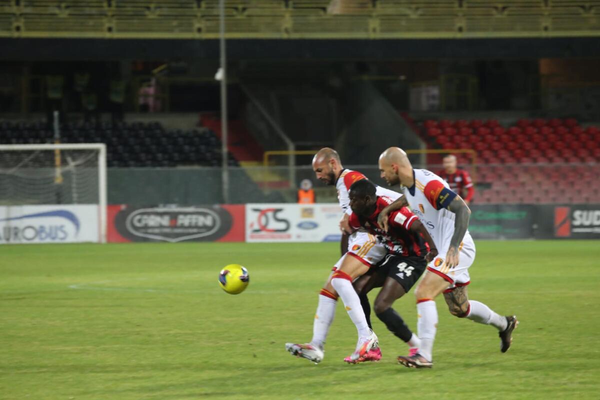 Biglietti Potenza-Foggia, vendita al momento sospesa - Immagine in evidenza: uno scatto di Foggia-Potenza (Serie C - girone C 2023/24) - crediti: foto di Monica Carbosiero
