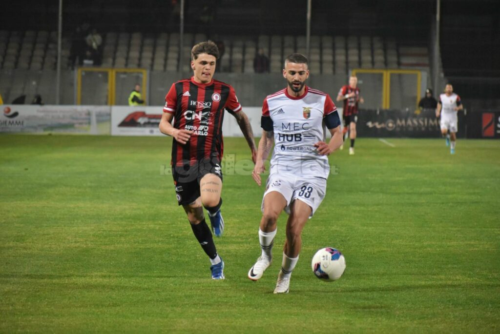Immagine in evidenza: uno scatto di Foggia-Casertana (Serie C - girone C 2023/24) - crediti: foto di Luigia Spinelli (RIPRODUZIONE VIETATA)