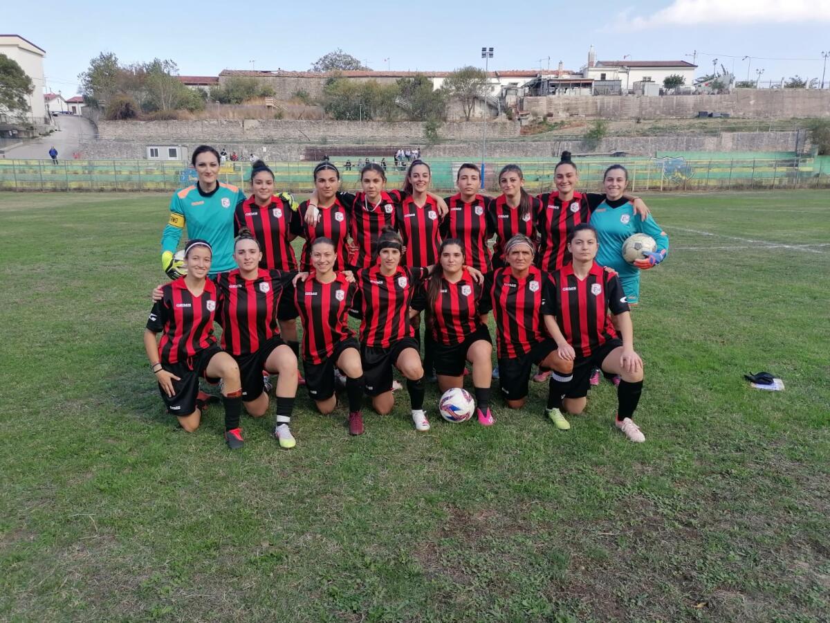 Foggia Women, KO a Cosenza senza i portieri titolari - Immagine in evidenza: il Foggia Women - crediti foto: pagina ufficiale Facebook ASD Foggia Women's S.C. 1987