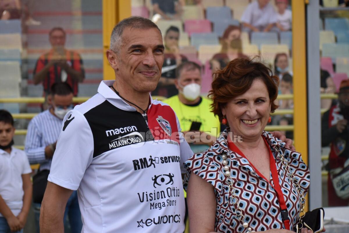 Foggia, colloquio fino a tardi tra Comune e la Pintus: le ultime - Immagine in evidenza: Maria Assunta Pintus e Davide Pelusi all'evento "Un Secolo di Stelle - FOGGIA LEGENDS", tenutosi il 25 giugno 2021 allo Stadio Pino Zaccheria di Foggia - crediti: foto di Luigia Spinelli