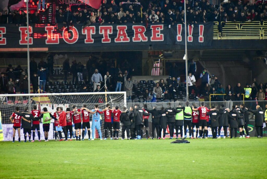 Immagine in evidenza: uno scatto di Foggia-Juve Stabia (Serie C - girone C 2023/24) - crediti: foto di Luigia Spinelli (RIPRODUZIONE VIETATA)