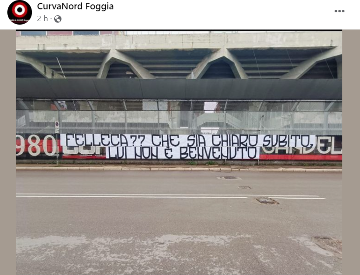 Immagine in evidenza: lo striscione della Curva Nord del Foggia per Roberto Felleca - crediti foto: post dalla pagina ufficiale della Curva Nord del Foggia su Facebook