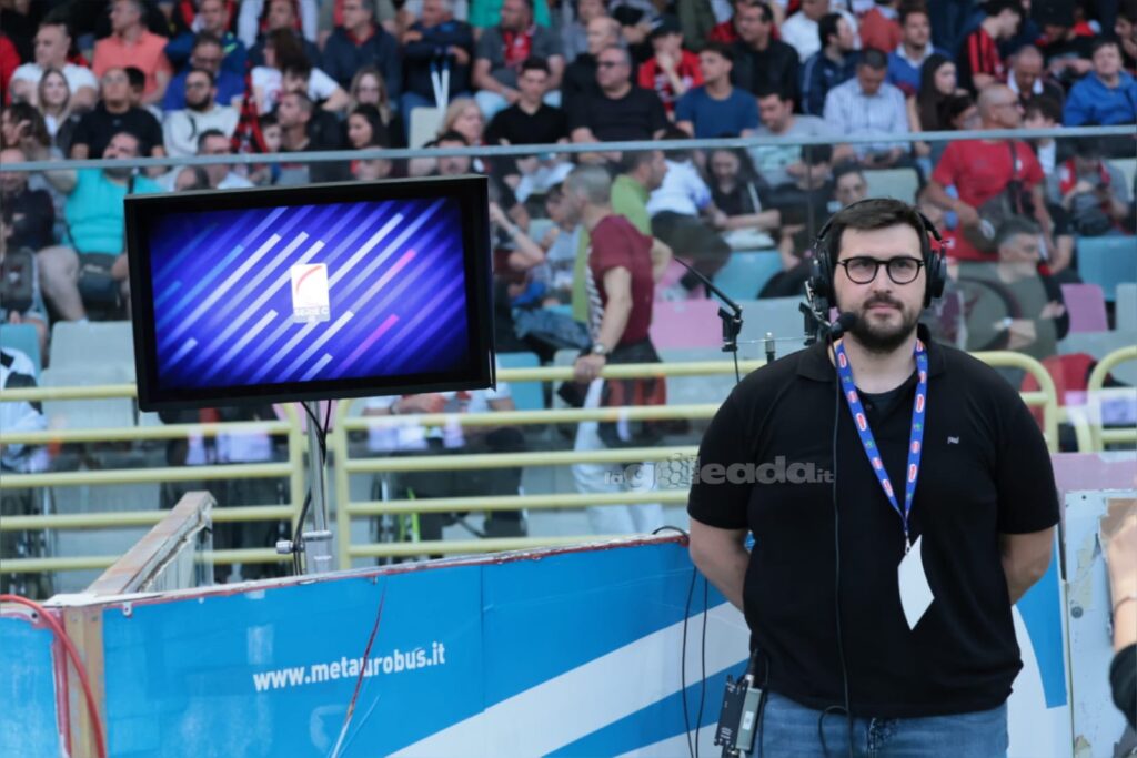 Immagine in evidenza: il VAR utilizzato nell'andata della semifinale playoff di Serie C tra Foggia e Pescara - crediti: foto di Luigia Spinelli (RIPRODUZIONE RISERVATA)