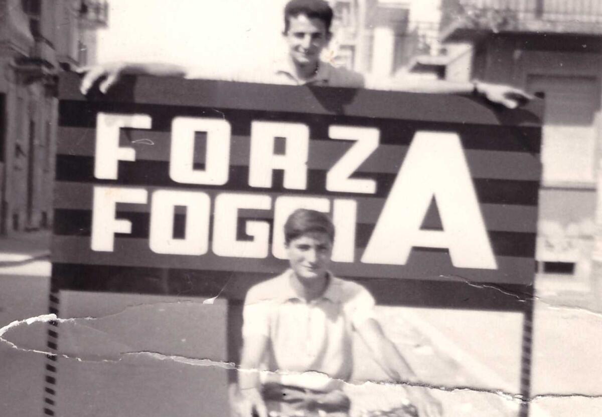 60 anni fa la prima volta del Foggia in Serie A - Una foto storica coi tifosi che festeggiano la Serie A (Foto di dominio pubblico carica su Wikipedia da Francesco Ippolito)