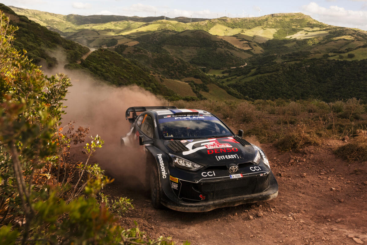 Rally Sardegna: Ogier torna davanti a Tanak nella seconda tappa - 