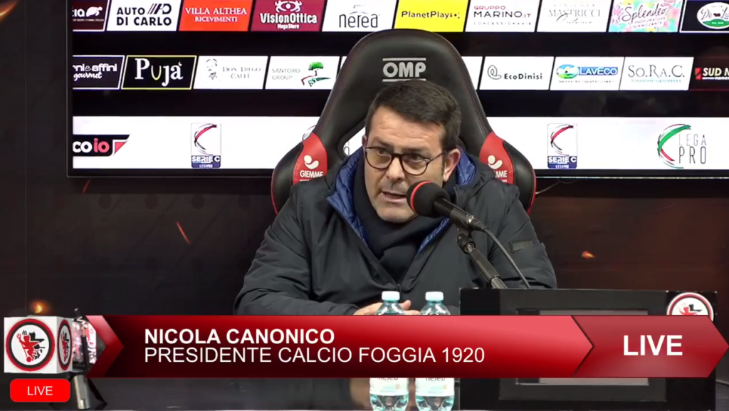 Nicola Canonico in conferenza - crediti foto: pagina ufficiale Facebook Calcio Foggia 1920 (frame da video)