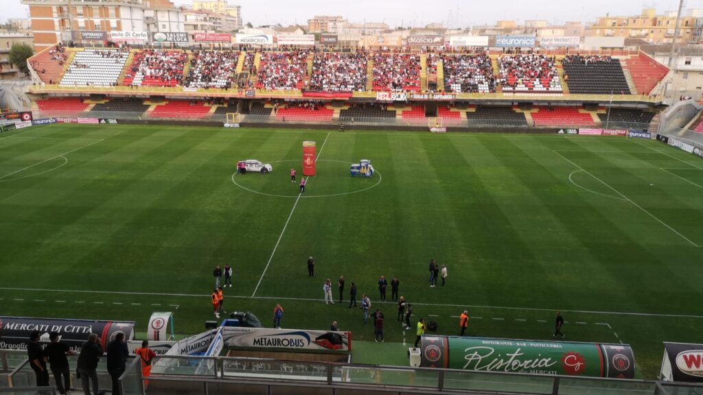 Immagine in evidenza: lo stadio "Pino Zaccheria" di Foggia - crediti: foto di Mario Mescia/lagoleada.it (RIPRODUZIONE VIETATA)