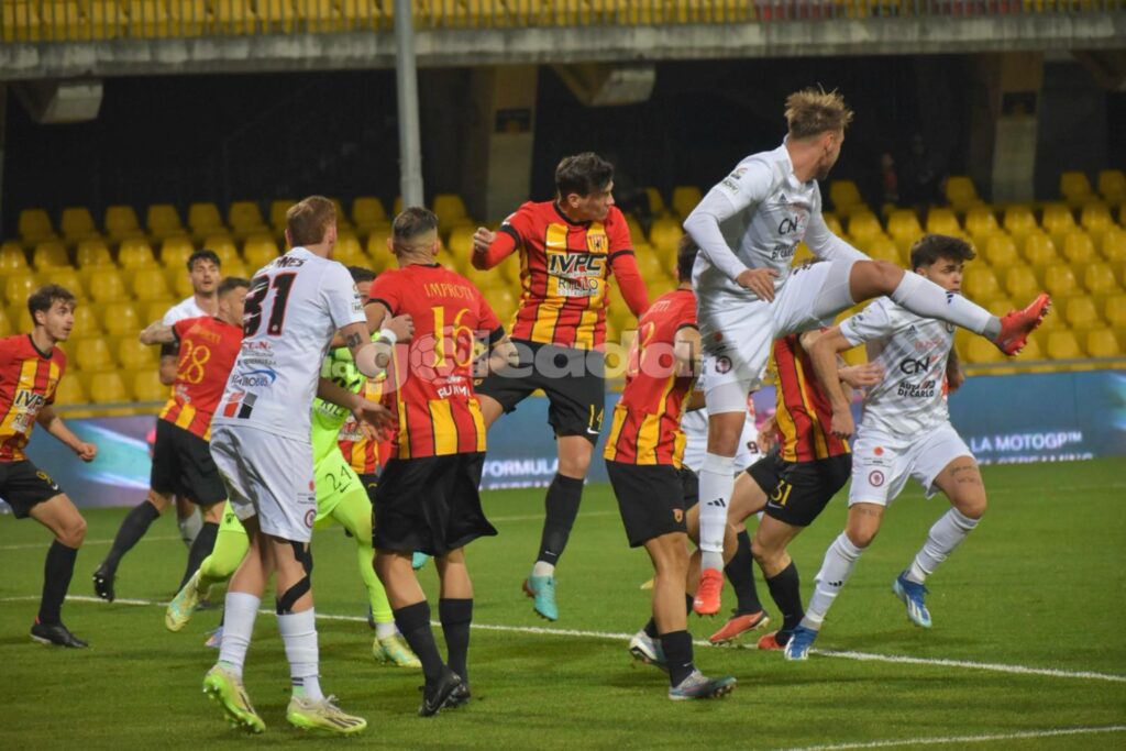 Immagine in evidenza: uno scatto di Benevento-Foggia (Serie C - girone C 2023/24) - crediti: foto di Luigia Spinelli (RIPRODUZIONE VIETATA)