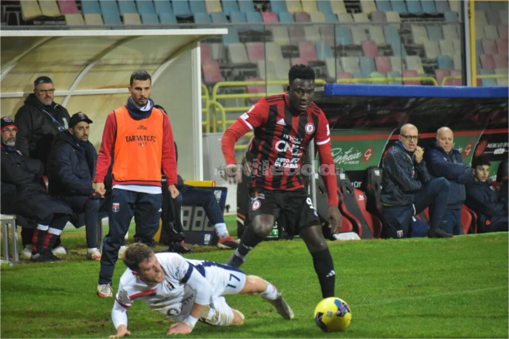 Immagine in evidenza: uno scatto di Foggia-Taranto (Serie C - girone C 2023/24) - crediti: foto di Luigia Spinelli (RIPRODUZIONE VIETATA)