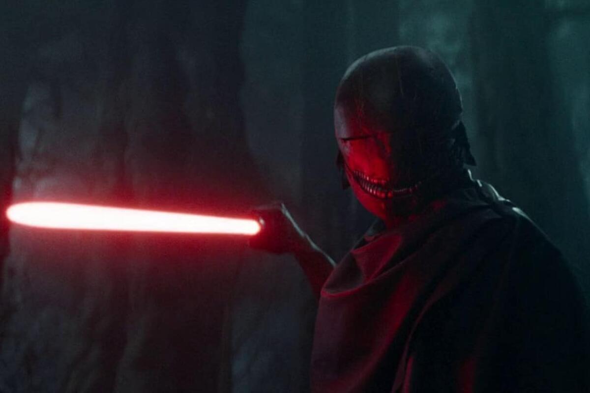 The Acolyte: lo Straniero è davvero il Sith dell'epoca? Gli indizi contrastanti - Lo Straniero in The Acolyte 1x05