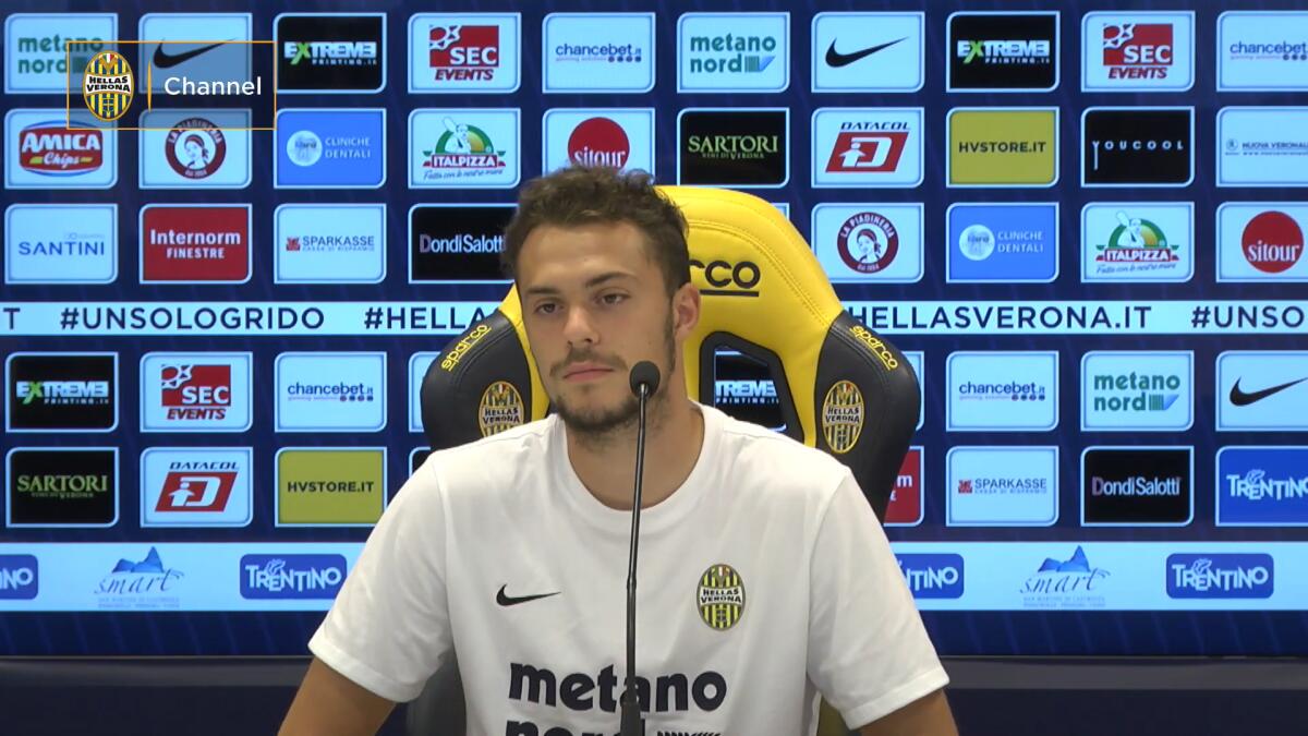 Foggia, Felicioli c'è: ha già raggiunto i compagni in ritiro - Immagine in evidenza: Gian Filippo Felicioli - crediti foto: canale ufficiale YouTube Hellas Verona Calcio (frame da video)