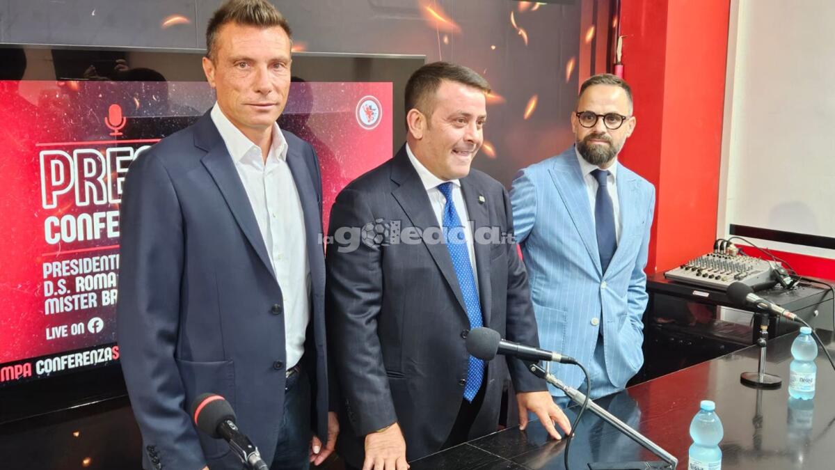 Calciomercato, gli aggiornamenti sulle operazioni del Foggia - Immagine in evidenza: uno scatto dalla conferenza di Canonico, Brambilla e Roma - crediti: foto di Mario Mescia per lagoleada.it (RIPRODUZIONE VIETATA)
