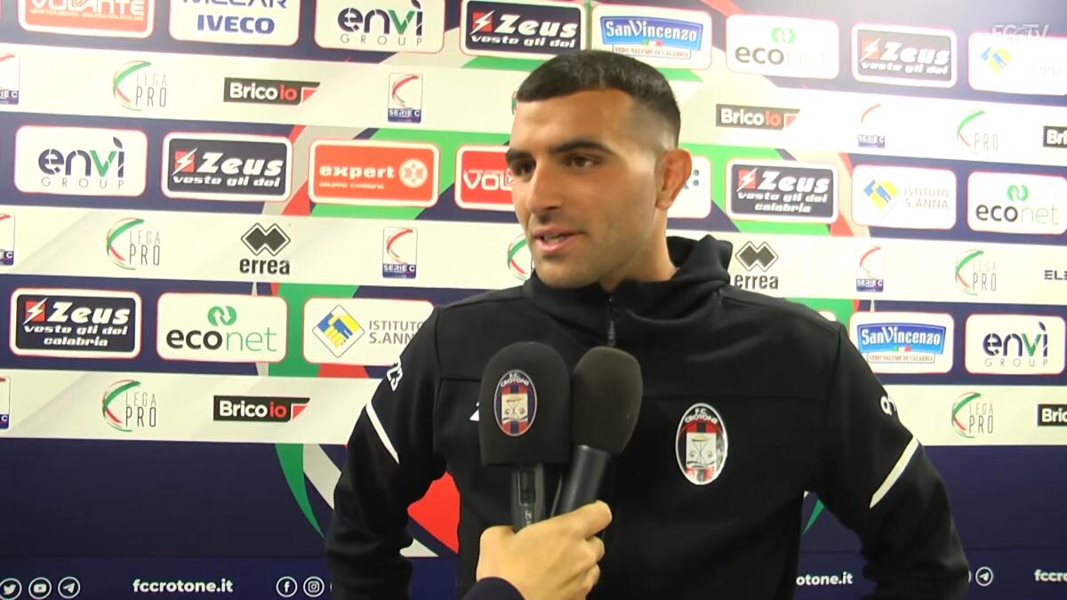 Foggia, chieste informazioni per Crialese? Ecco il profilo - Immagine in evidenza: Carlo Crialese - crediti foto: canale ufficiale YouTube Crotone Calcio (frame da video)
