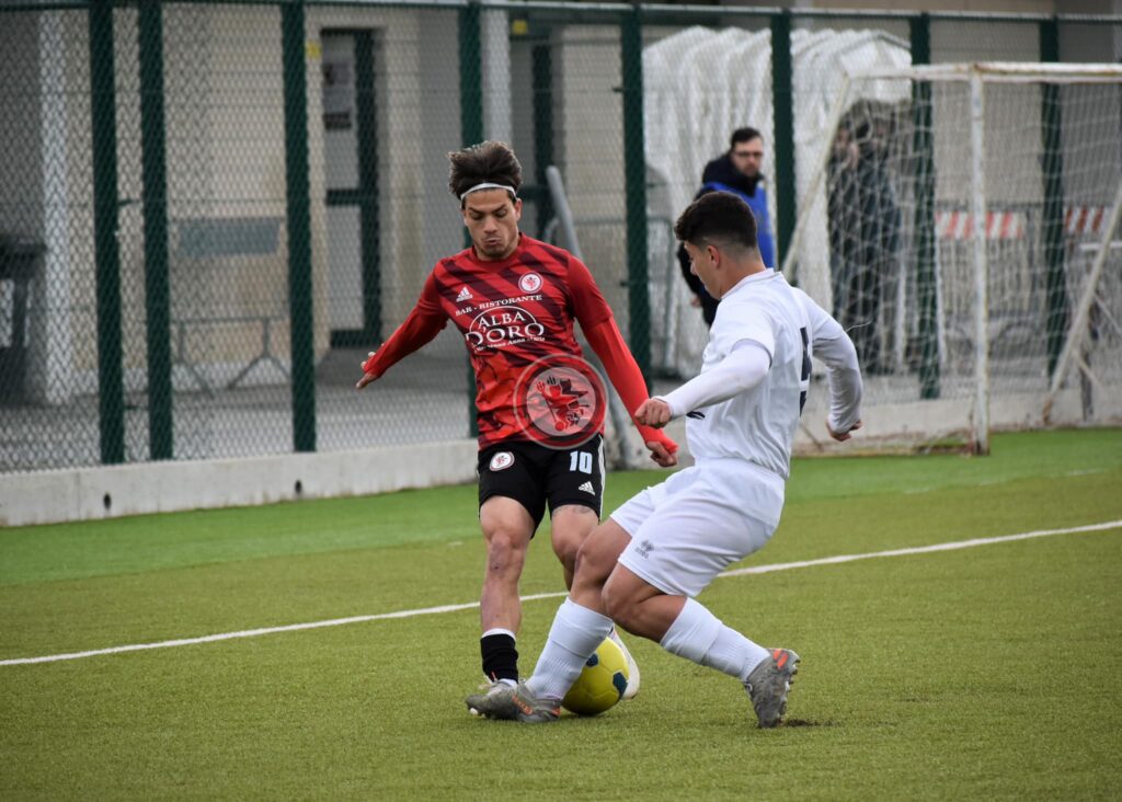 Immagine in evidenza: Paolo Capogna in azione durante Foggia-Potenza 0-1 (playoff Primavera3 2022/23) - crediti foto: pagina ufficiale Facebook Calcio Foggia 1920 - Giovanile e Femminile/Luigia Spinelli