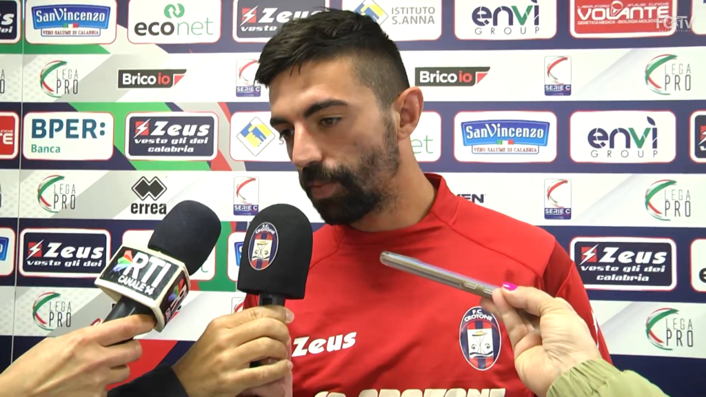Immagine in evidenza: Mattia Vitale - crediti foto: canale ufficiale YouTube Crotone Calcio (frame da video)