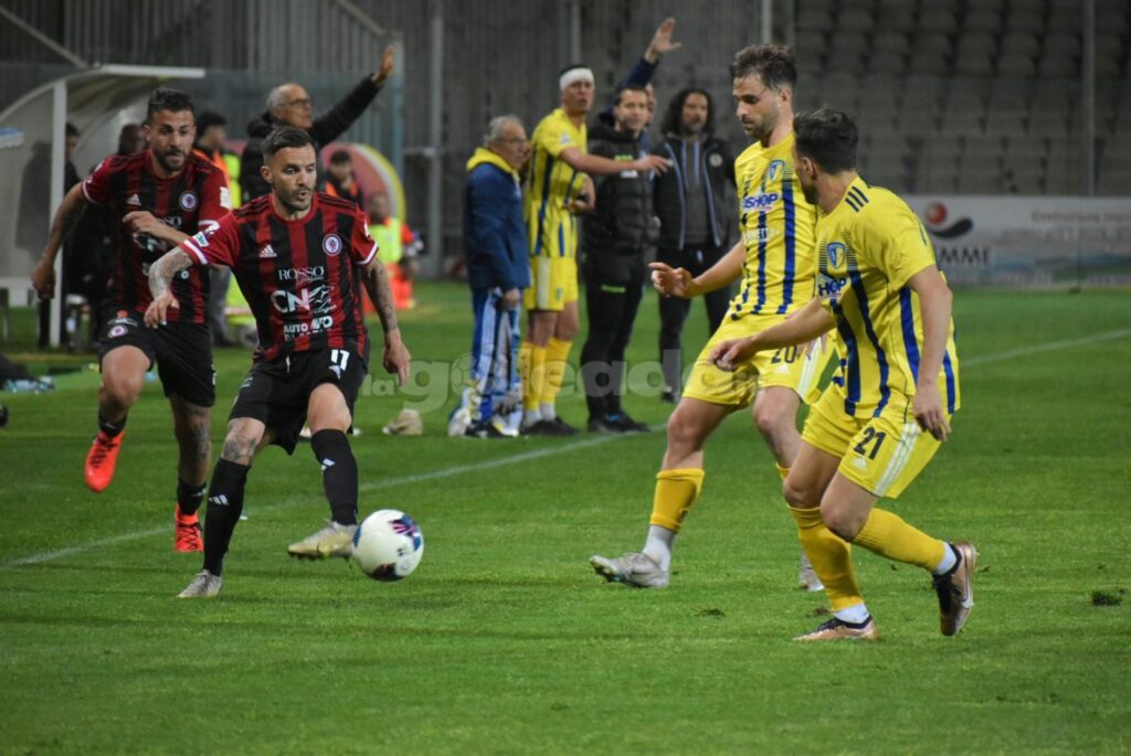 Immagine in evidenza: uno scatto di Foggia-Audace Cerignola (Serie C - girone C 2023/24) - crediti: foto di Luigia Spinelli (RIPRODUZIONE VIETATA)