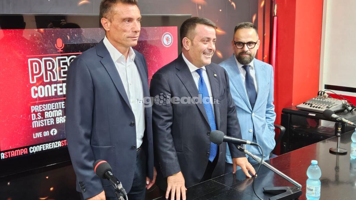 Il Foggia annuncia l’apertura dello store: ecco dove e quando - Immagine in evidenza: uno scatto dalla conferenza di Canonico, Brambilla e Roma - crediti: foto di Mario Mescia per lagoleada.it (RIPRODUZIONE VIETATA)