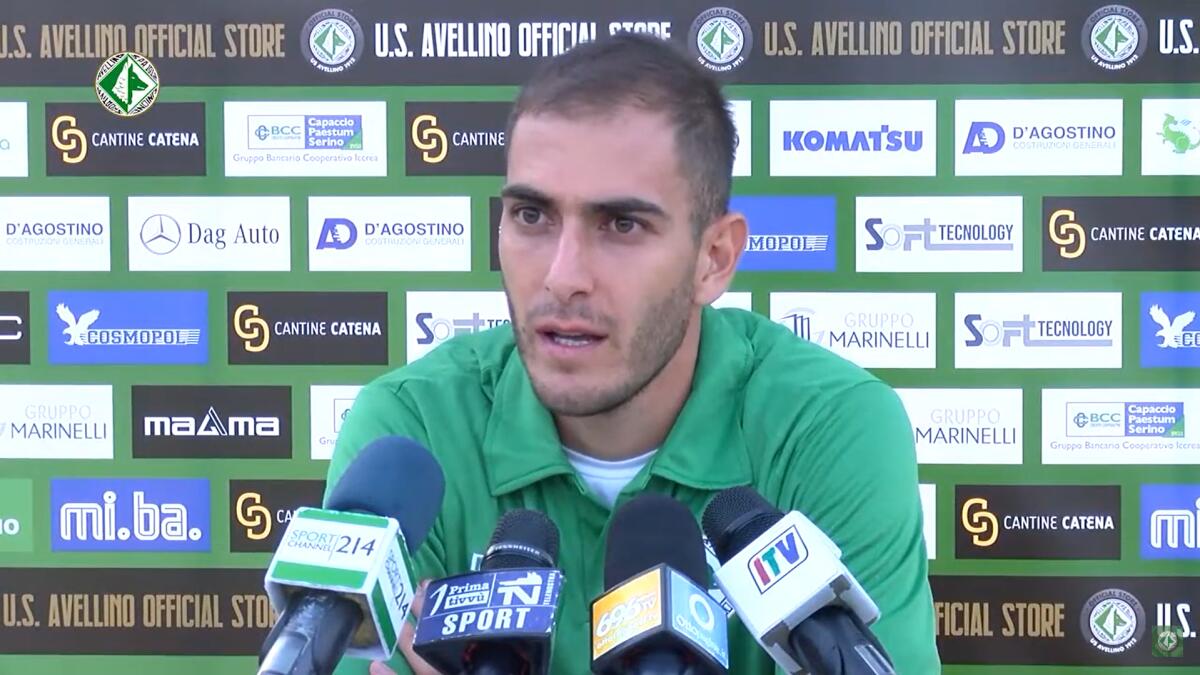 Sorrento, UFFICIALE: De Francesco rinnova - Immagine in evidenza: Alberto De Francesco - crediti foto: canale ufficiale YouTube Avellino Calcio (frame da video)