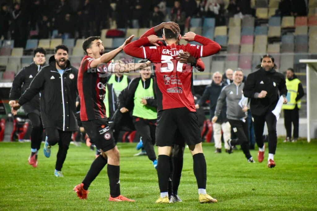 L'esultanza di Gagliano dopo la rete del 3-2 in Foggia-Monopoli. Foto di Luigia Spinelli per lagoleada.it - RIPRODUZIONE VIETATA