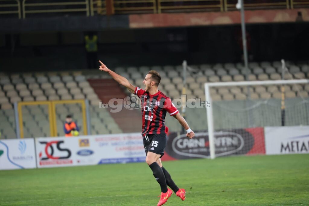 Ercolani esulta dopo la rete dell'1-1 in Foggia-Monopoli, foto di Luigia Spinelli per lagoleada.it - RIPRODUZIONE VIETATA