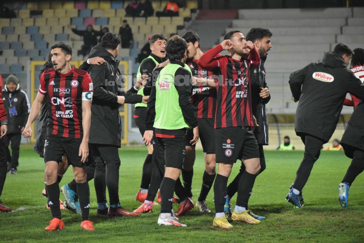 Foggia-Monopoli, i precedenti in campionato allo Zac - L'esultanza di Gagliano dopo la rete del 3-2 in Foggia-Monopoli. Foto di Luigia Spinelli per lagoleada.it - RIPRODUZIONE VIETATA