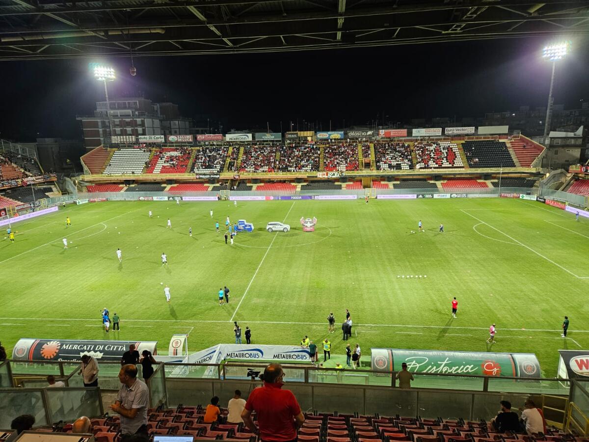 Giudice Sportivo, per il Foggia arriva una multa: ecco perché - Immagine in evidenza: uno scatto di Foggia-Monopoli (Serie C - girone C 2024/25) - crediti: foto di Mario Mescia/lagoleada.it (RIPRODUZIONE VIETATA)
