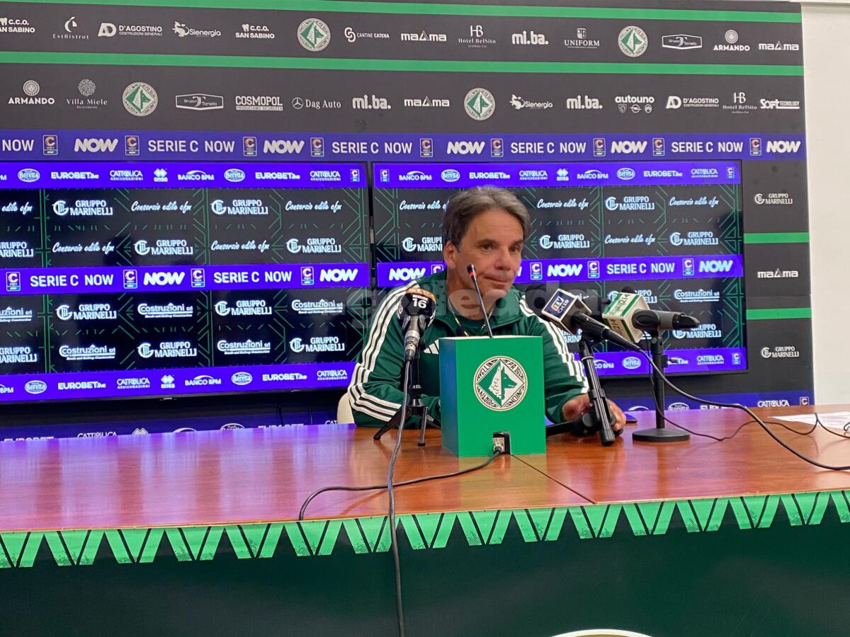 Foggia, Capuano: "L'Avellino ha meritato di vincere, in un giorno nemmeno Padre Pio..." - Ezio Capuano nella conferenza post partita Avellino-Foggia, crediti: Luigia Spinelli per lagoleada.it