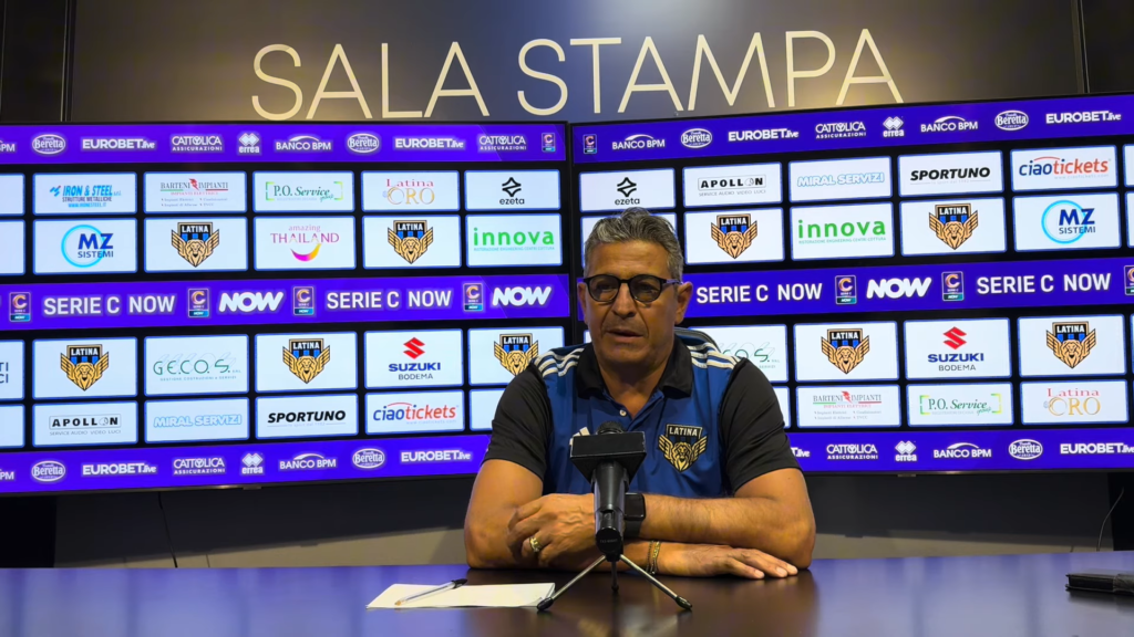 Immagine in evidenza: mister Pasquale Padalino - crediti foto: canale ufficiale YouTube Latina Calcio (frame da video)