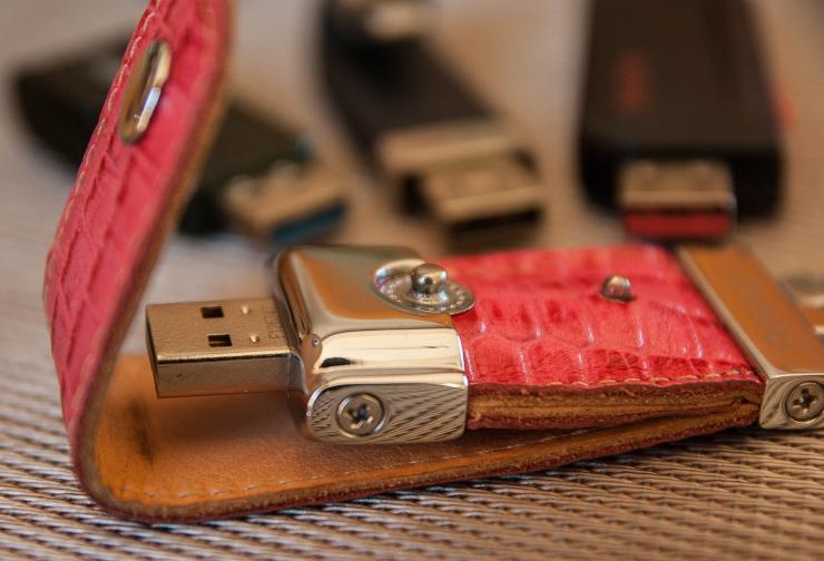 Una chiavetta USB (Pixabay FOTO) - www.qrios.it