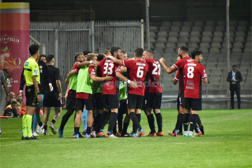 Immagine in evidenza: uno scatto di Foggia-Giugliano (Serie C - girone C 2023/24) - crediti: foto di Luigia Spinelli (RIPRODUZIONE VIETATA)
