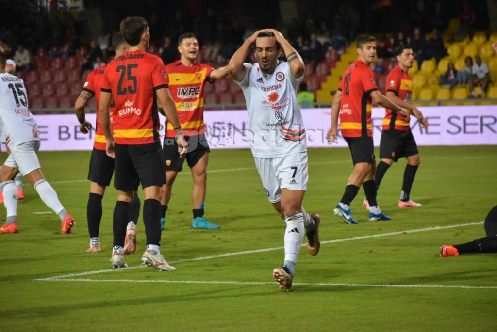 Immagine in evidenza: uno scatto di Benevento-Foggia (Serie C - girone C 2024/25) - crediti: foto di Luigia Spinelli (RIPRODUZIONE VIETATA)