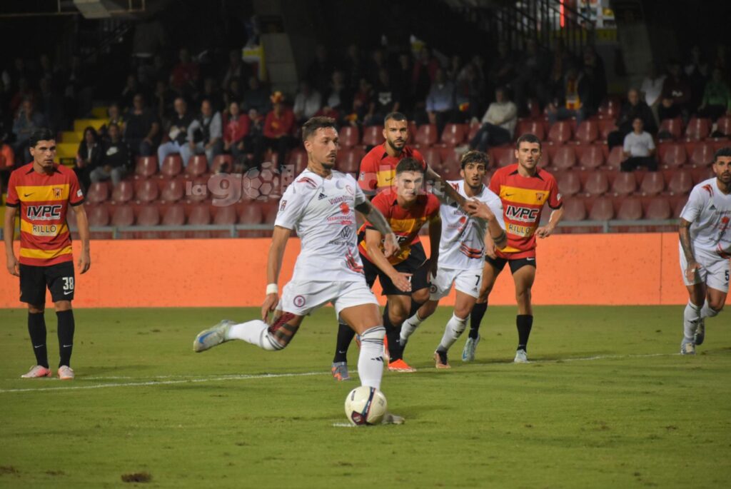 Immagine in evidenza: uno scatto di Benevento-Foggia (Serie C - girone C 2024/25) - crediti: foto di Luigia Spinelli (RIPRODUZIONE VIETATA)
