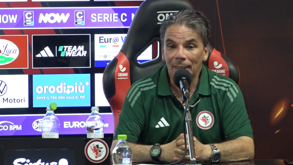 Immagine in evidenza: il nuovo allenatore del Calcio Foggia 1920, Ezio Capuano - crediti foto: canale ufficiale YouTube Calcio Foggia 1920 (frame da video)