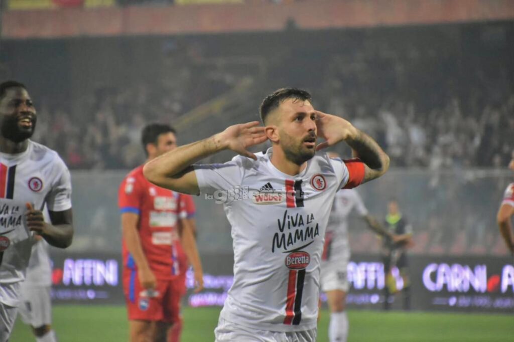 Immagine in evidenza: uno scatto di Foggia-Pescara (playoff Serie C 2022/23) - crediti: foto di Luigia Spinelli (RIPRODUZIONE VIETATA)