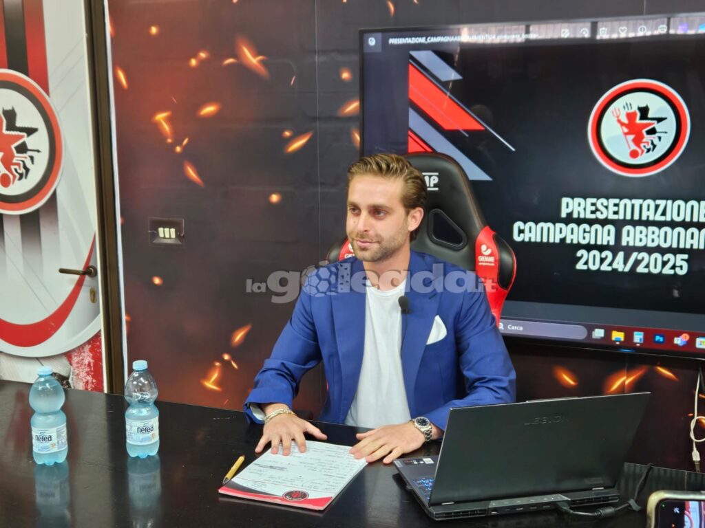 Immagine in evidenza: uno scatto dalla presentazione della campagna abbonamenti del Foggia 2024/25 - crediti: foto di Mario Mescia/lagoleada.it (RIPRODUZIONE VIETATA)