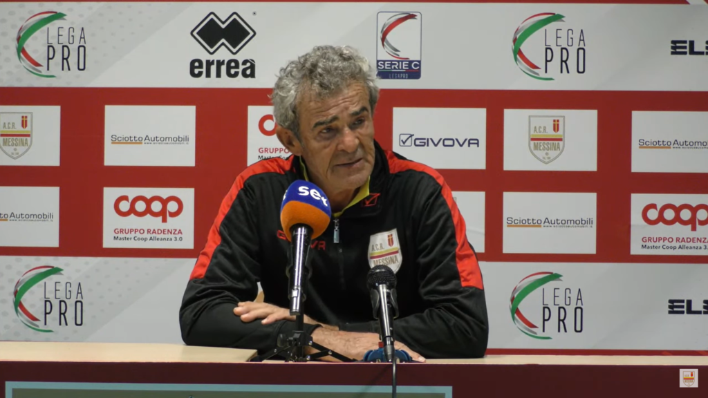 Immagine in evidenza: mister Gaetano Auteri - crediti foto: canale ufficiale YouTube ACR Messina (frame da video)