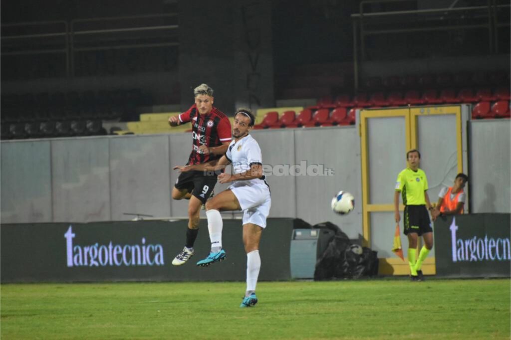 Immagine in evidenza: uno scatto di Foggia-Giugliano (Serie C - girone C 2023/24) - crediti: foto di Luigia Spinelli (RIPRODUZIONE VIETATA)