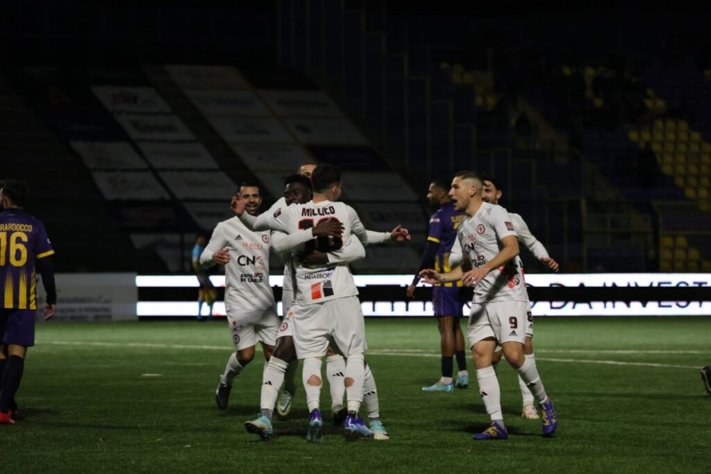 Immagine in evidenza: uno scatto di Giugliano-Foggia (Serie C - girone C 2023/24) – crediti: foto di Federico Antonellis/Calcio Foggia 1920