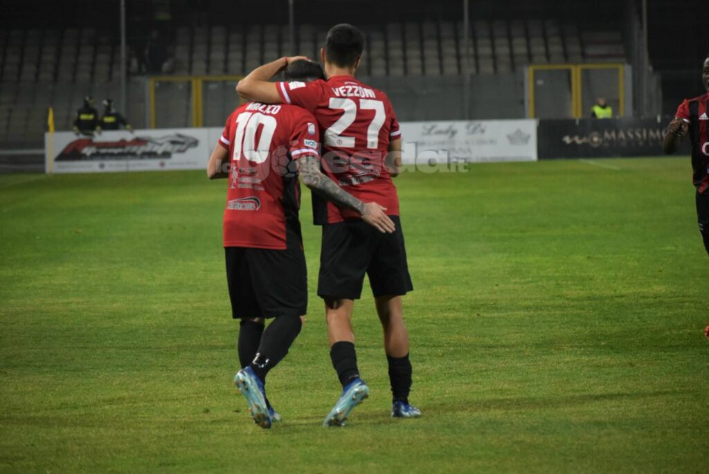 Immagine in evidenza: uno scatto di Foggia-Juve Stabia (Serie C - girone C 2023/24) - crediti: foto di Luigia Spinelli (RIPRODUZIONE VIETATA)