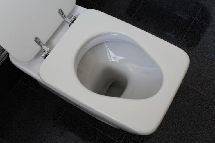 Di' addio alla carta igienica con i wc intelligenti cinesi (Depositphotos foto) - www.findbest.it