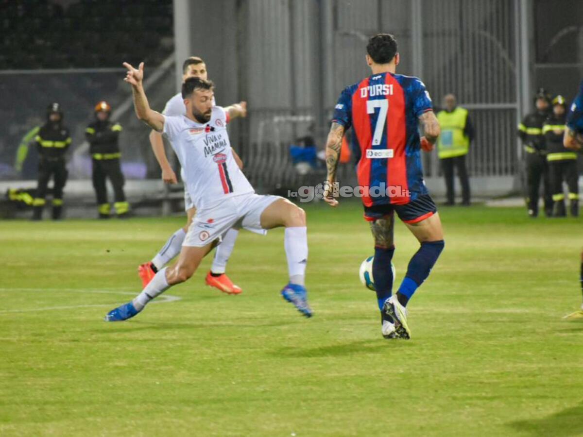 Dove vedere Crotone-Taranto? Ecco il canale - Immagine in evidenza: uno scatto di Foggia-Crotone (playoff Serie C 2022/23) - crediti: foto di Luigia Spinelli (RIPRODUZIONE VIETATA)