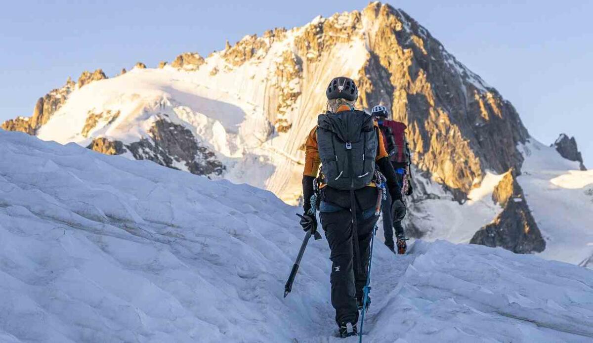 Con questi pantaloni potrai fare qualsiasi attività con il 40% in più di forze: ti sentirai molti anni (e chili) in meno - Questi pantaloni ti permetteranno di andare in montagna senza fatica (Pixabay FOTO) - www.findbest.it